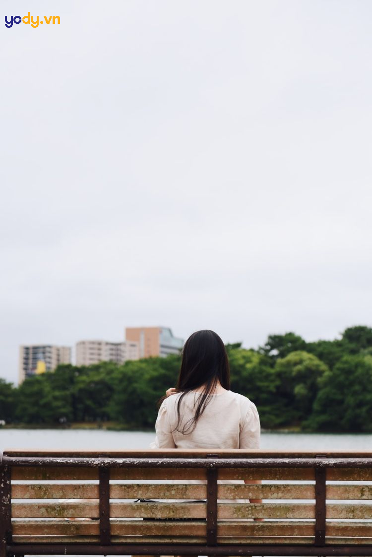 ảnh cô gái quay lưng