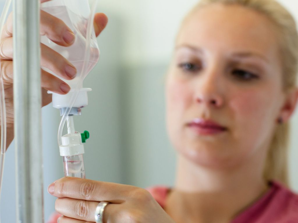 Giải đáp bầu có được truyền nước không và những lưu ý cần ghi nhớ 4