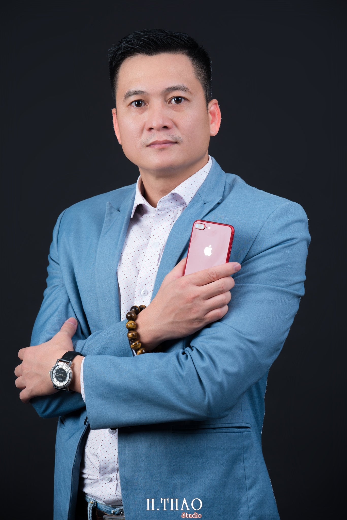 Chi Hoa 8 - 35 cách tạo dáng chụp ảnh doanh nhân chuyên nghiệp - HThao Studio