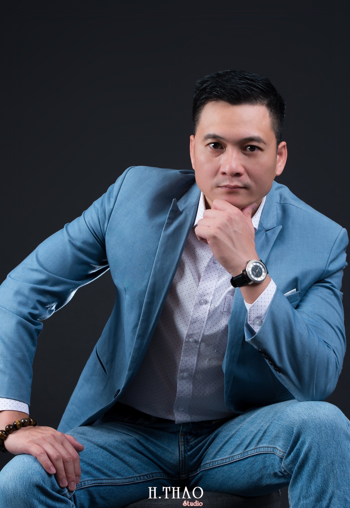 %E1%BA%A2nh nam doanh nh%C3%A2n - 35 cách tạo dáng chụp ảnh doanh nhân chuyên nghiệp - HThao Studio