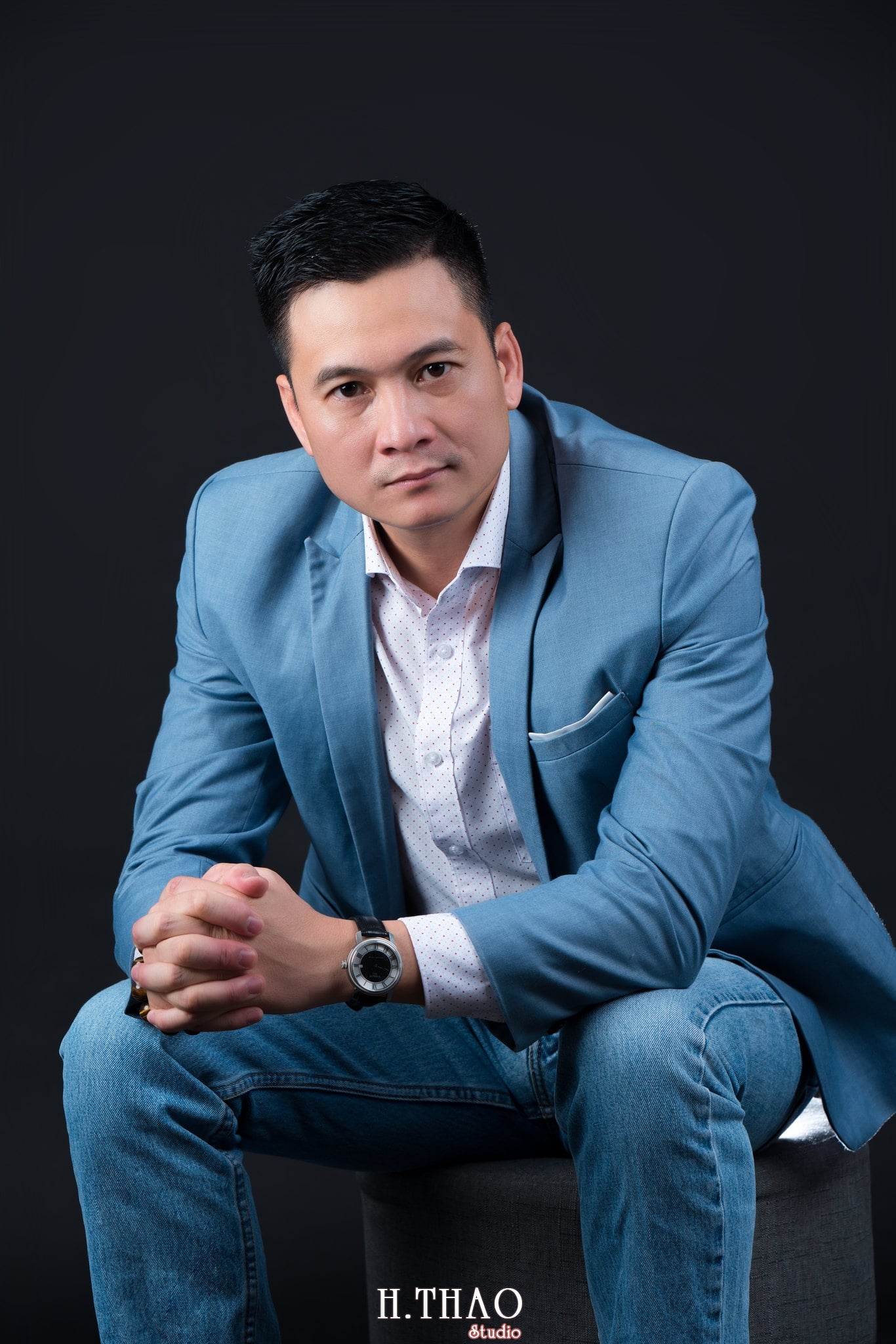 Anh giang vien dai hoc 8 - 35 cách tạo dáng chụp ảnh doanh nhân chuyên nghiệp - HThao Studio