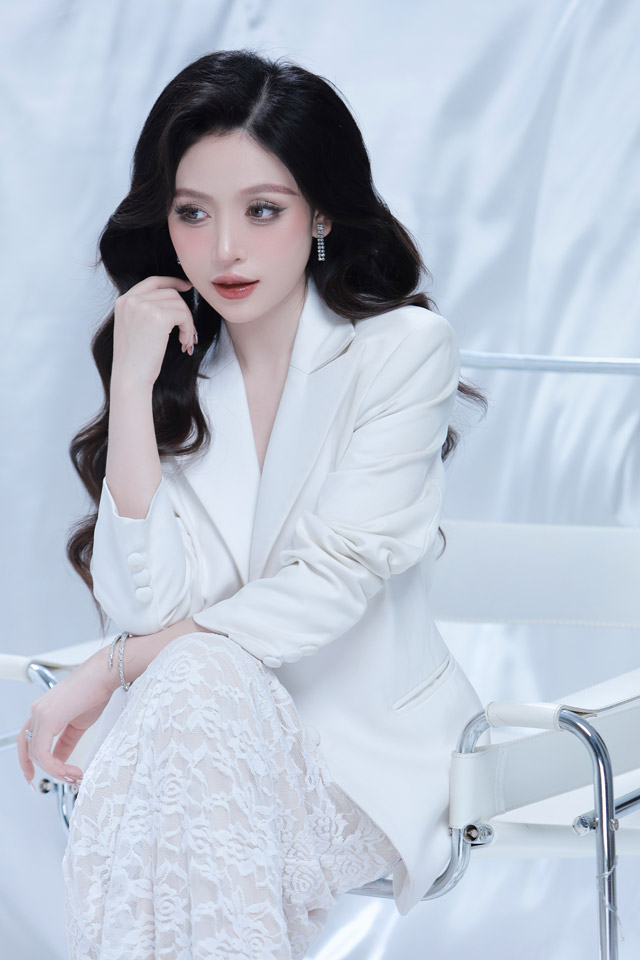 Vì sao ngày càng nhiều người tìm kiếm ảnh nữ doanh nhân?