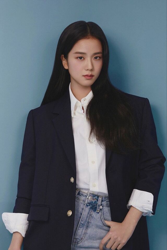 : Ảnh nữ doanh nhân mặc vest