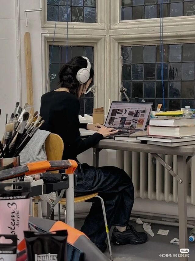 Ảnh nữ doanh nhân mặc vest