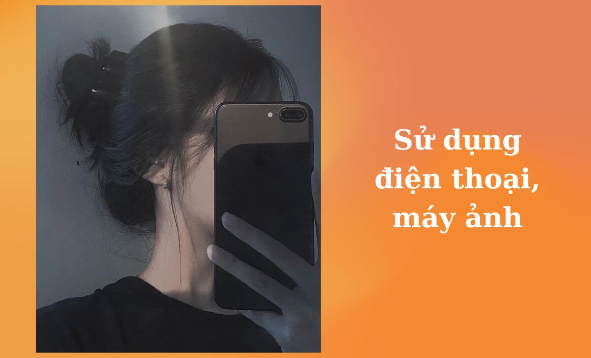 Hãy thử đứng trước gương và chỉnh góc camera để điện thoại che đi một phần khuôn mặt