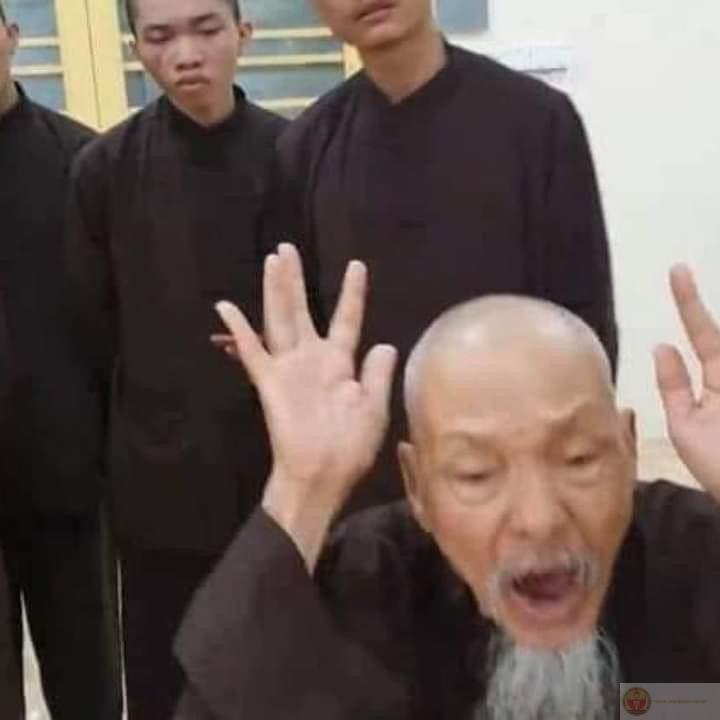 Thầy ông nội meme ngộ nghĩnh khiến group chat lúc nào cũng đầy tiếng cười