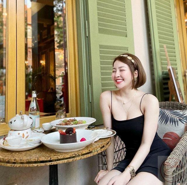 Trâm Anh hiện lên đầy tươi mới trong các khoảnh khắc ngoài đời