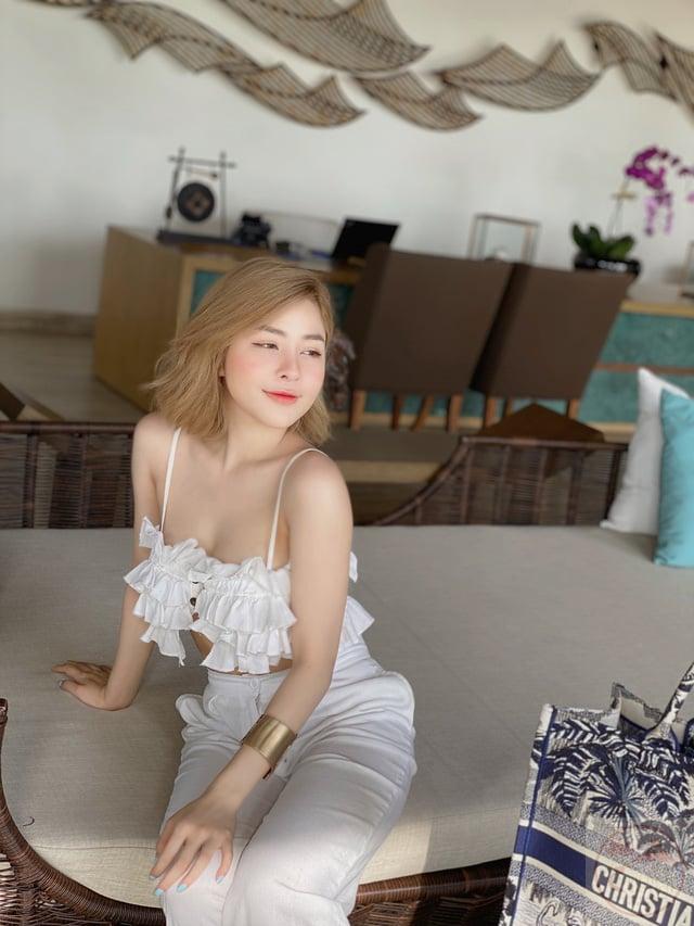 Người hâm mộ yêu thích sự trong sáng của cô qua những bức ảnh đời thường