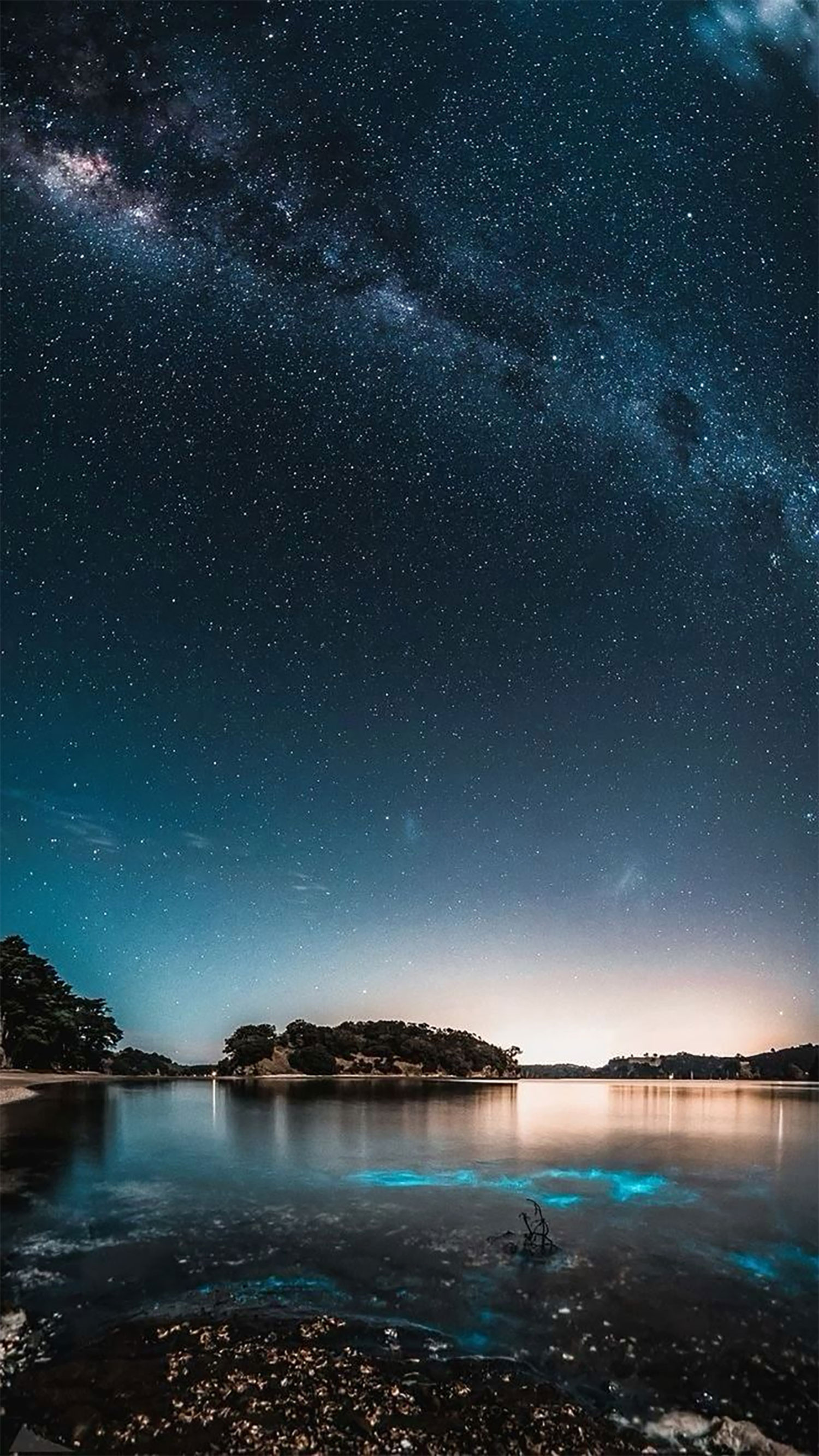 hinh-nen-bau-troi-ve-dem-ben-dong-song