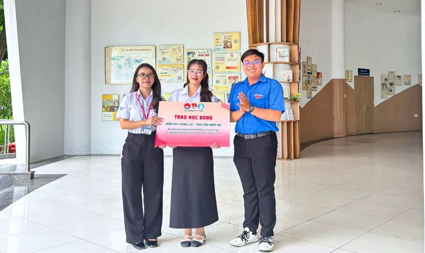 Học bổng khuyến khích học tập