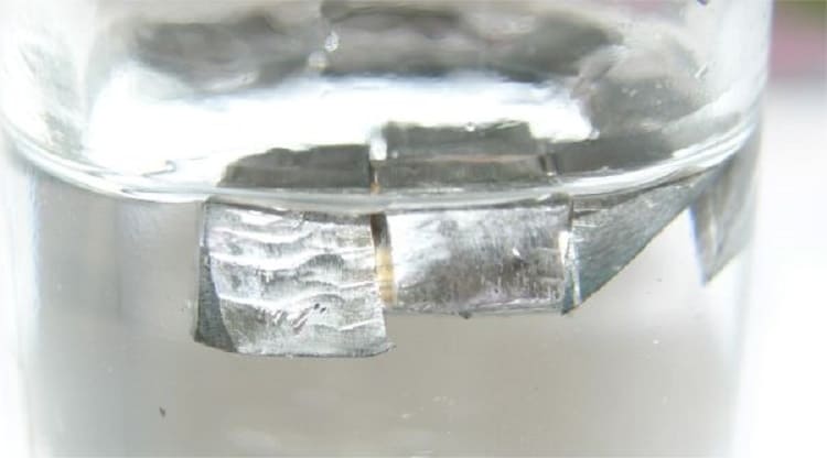 Kim loại có khối lượng riêng nhỏ nhất?