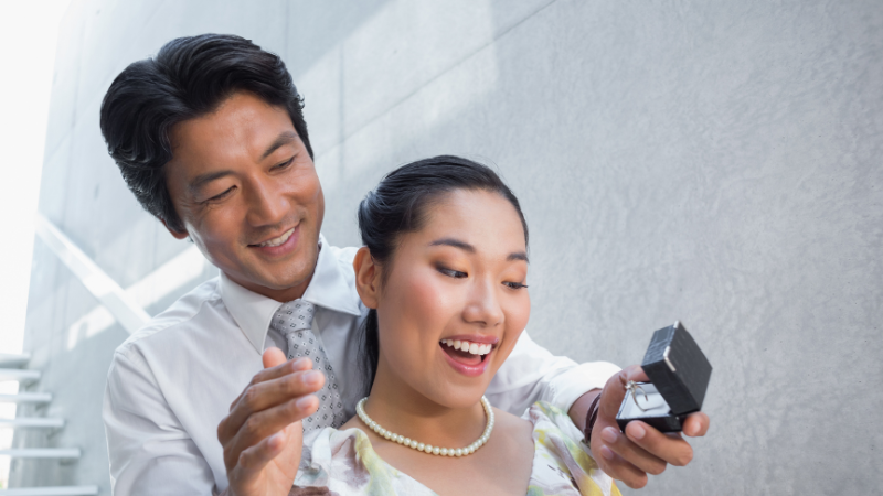 Trang sức - quà tặng sang trọng khi lần đầu gặp bạn gái