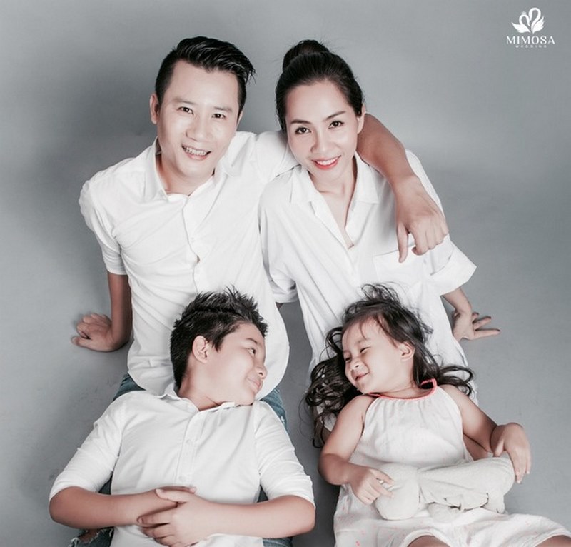 chup anh gia dinh 4 nguoi