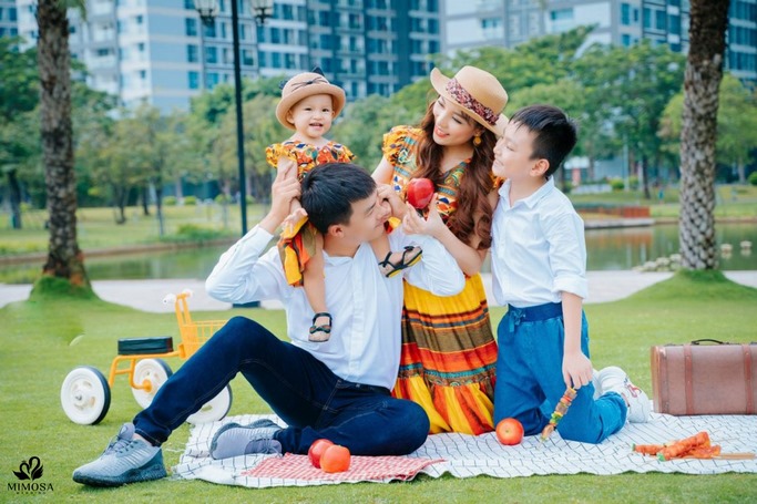 chup anh gia dinh 4 nguoi