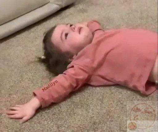 Một meme khóc lóc đầy dí dỏm, mô tả cảnh học hành mệt mỏi mà ai cũng từng trải