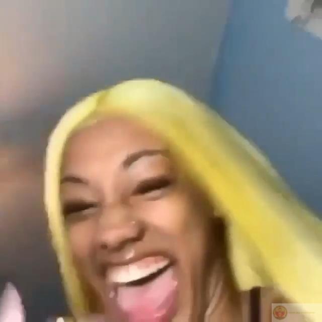 Cười kiểu bất chấp, không cần hoàn cảnh