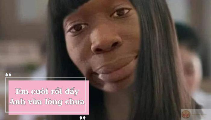 Cười một mình như người có vấn đề nhẹ