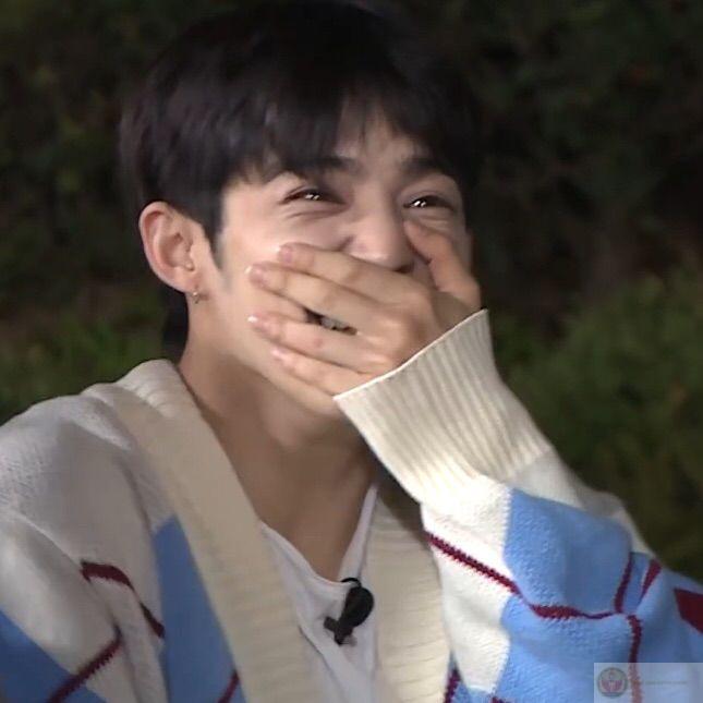 Cười như điên mà vẫn cố nhịn cho lịch sự