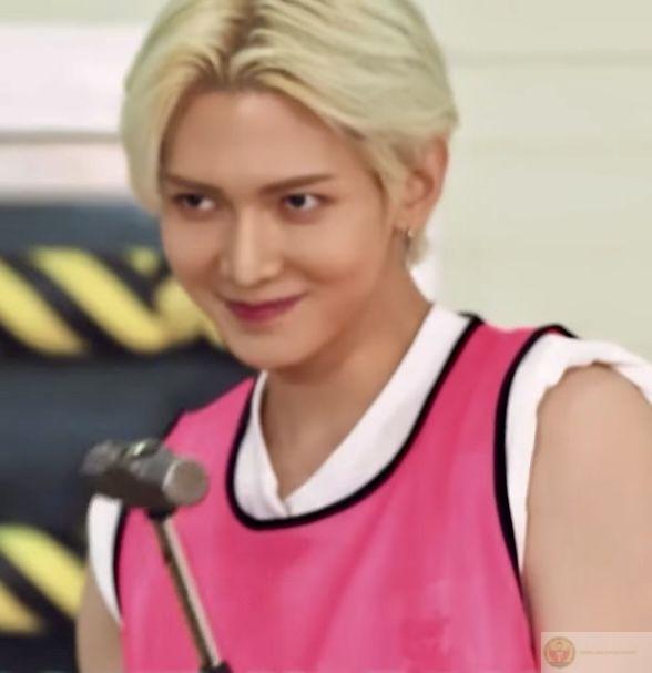 Cười sương sương mà quên luôn nỗi đau thầm kít