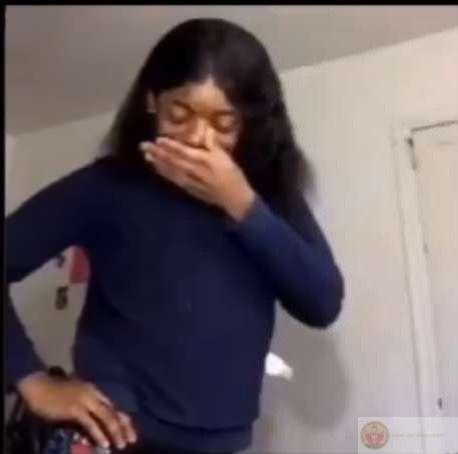 Cười trong âm thầm, nhưng nội tâm thì bùng nổ