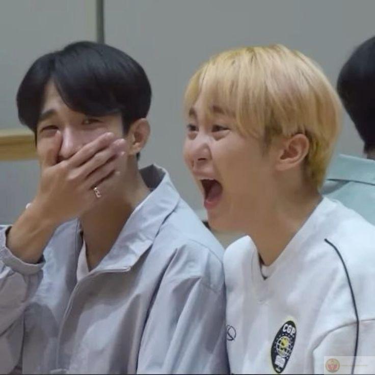 Chỉ cần cười đủ lớn, mọi nỗi buồn sẽ nhỏ lại