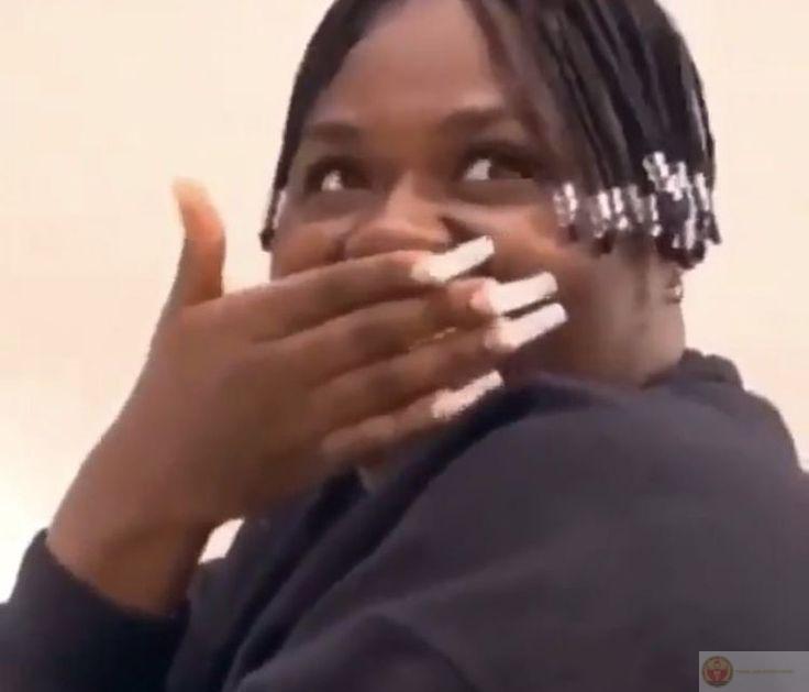 Cười bất chấp, không cần lý do hợp lệ