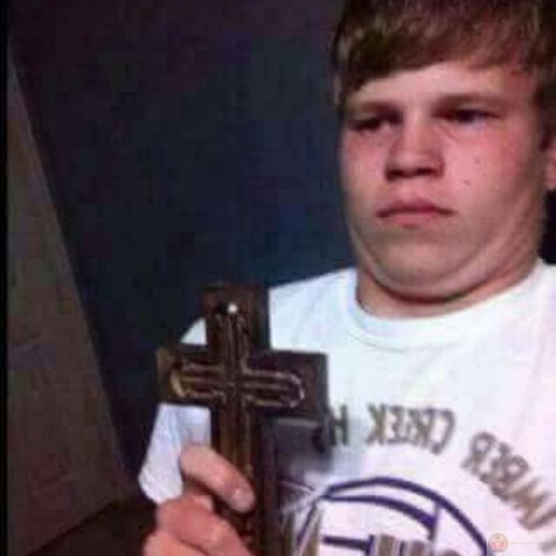 Cầm thánh giá lên, đọc comment mà muốn ngất