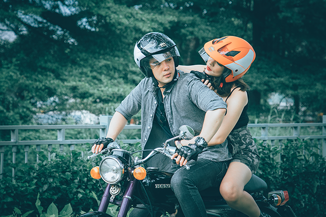 Đội mũ bảo hiểm đúng cách