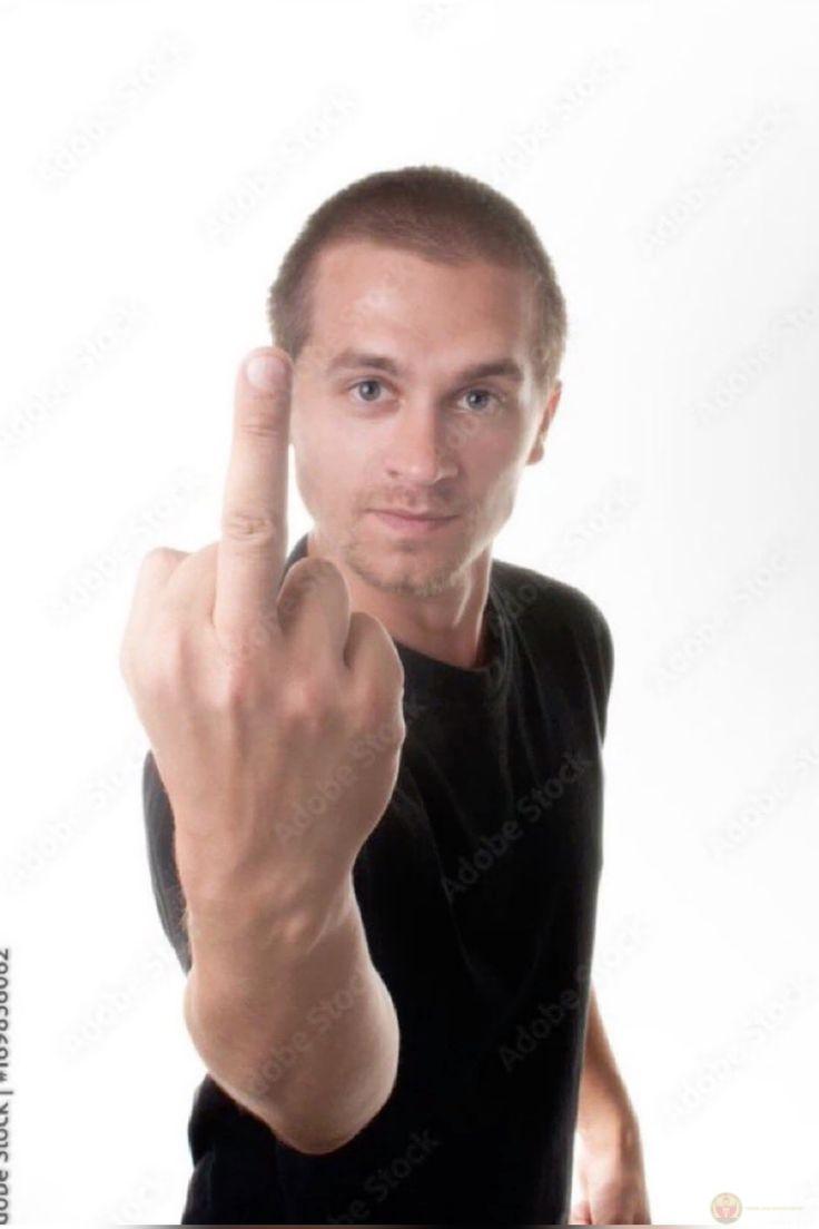 Ảnh ngón giữa vô tri gợi sự hài hước tinh nghịch từ những chi tiết nhỏ nhất