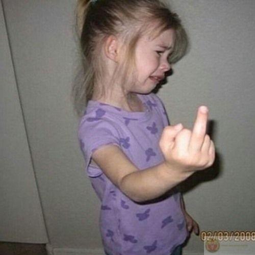 Meme fuck trở thành biểu tượng của sự mỉa mai quen thuộc trong văn hóa chế