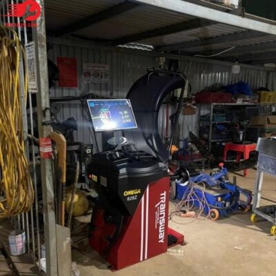 Máy Cân Bằng Lốp Xe Omega 828Z