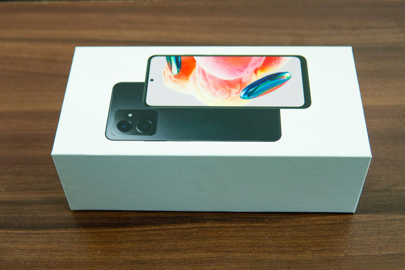 Vỏ hộp điện thoại rỗng - quà sinh nhật độc đáo hài hước cho người thích sự tinh nghịch.