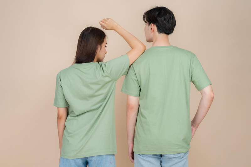 Alt: Áo đôi hài hước - quà sinh nhật độc đáo và ấm áp cho phụ huynh.