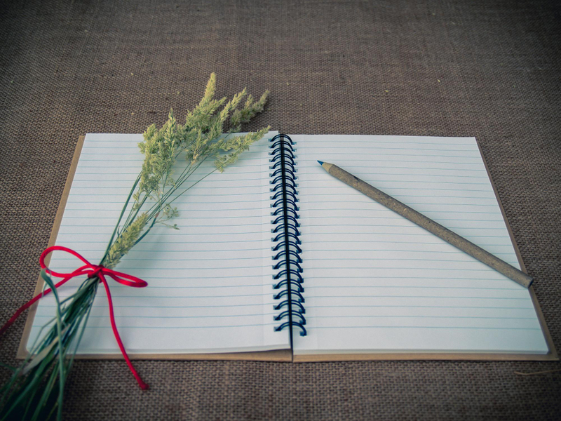 Alt: Sổ tay cấm cười - quà sinh nhật độc đáo hài hước cho bạn bè.