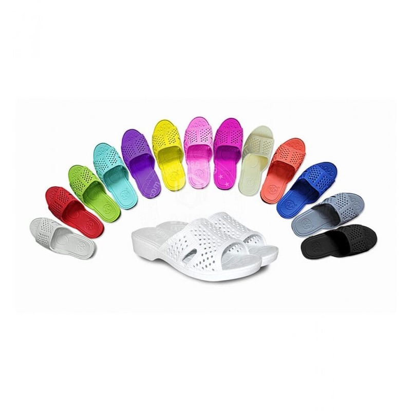 Dép tổ ong hàng hiệu - quà sinh nhật lầy lội, độc đáo và vui nhộn.