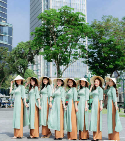 Mới mẻ với 10 cách chụp ảnh nhóm lầy lội cho 8 người