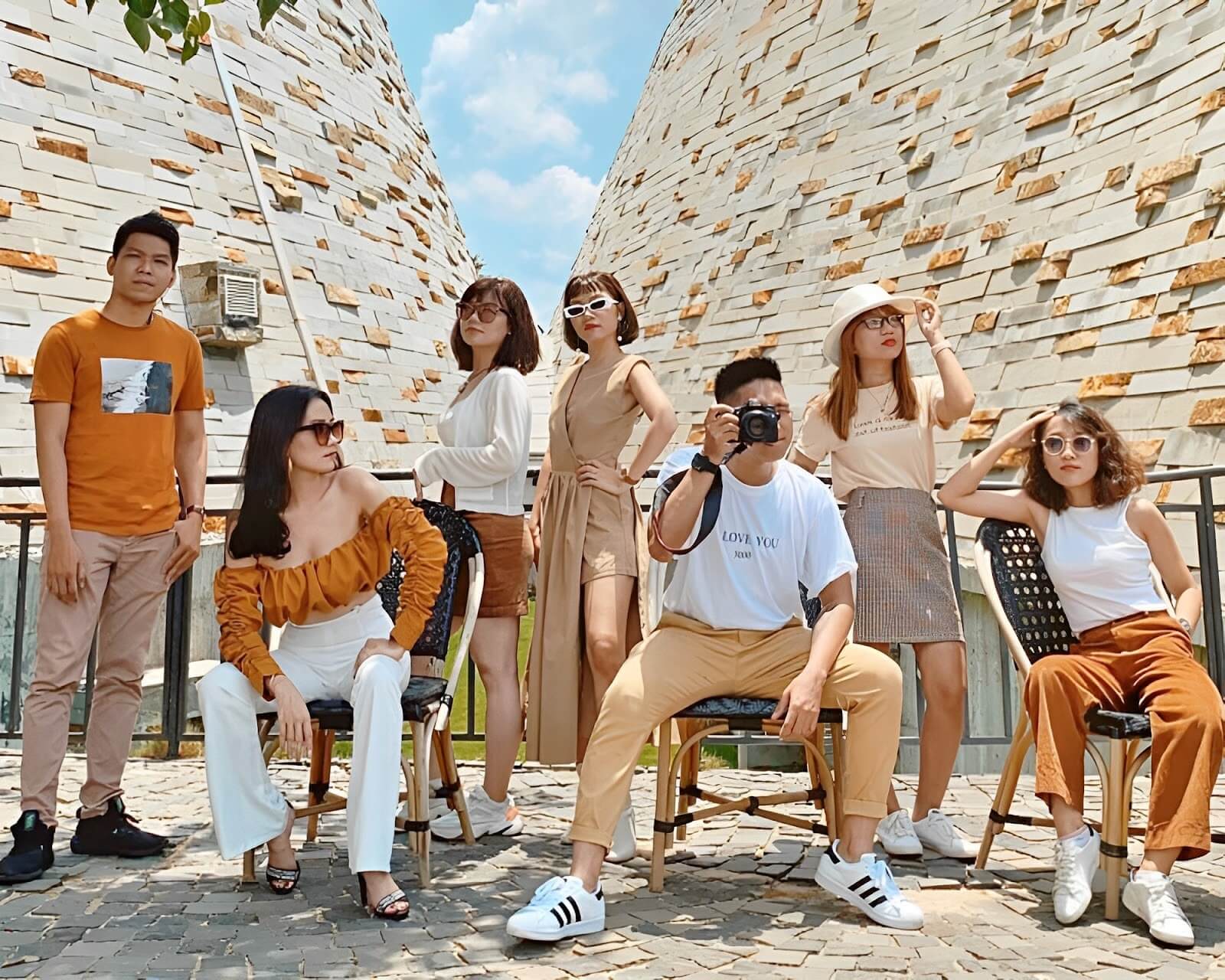 Mới mẻ với 10 cách chụp ảnh nhóm lầy lội cho 8 người