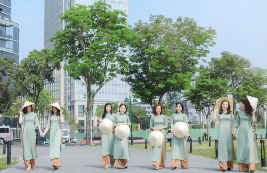 Mới mẻ với 10 cách chụp ảnh nhóm lầy lội cho 8 người