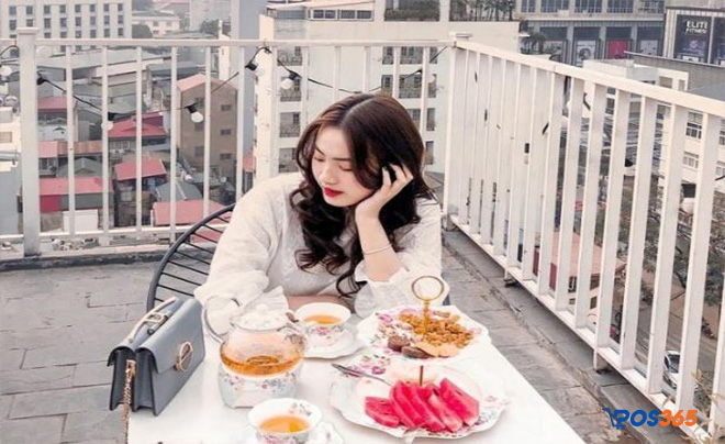 cách tạo dáng chụp ảnh quán cafe