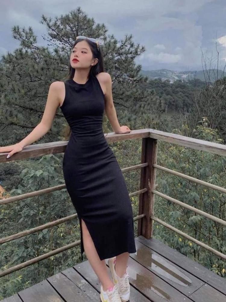 tạo dáng chụp ảnh với váy body