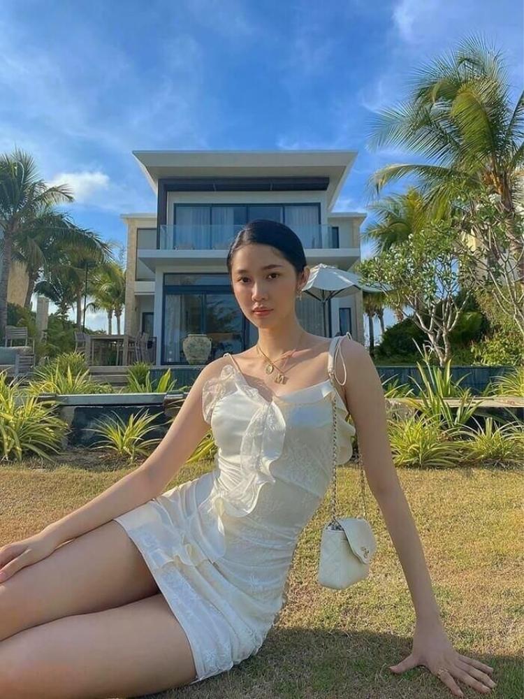 tạo dáng chụp ảnh với váy body