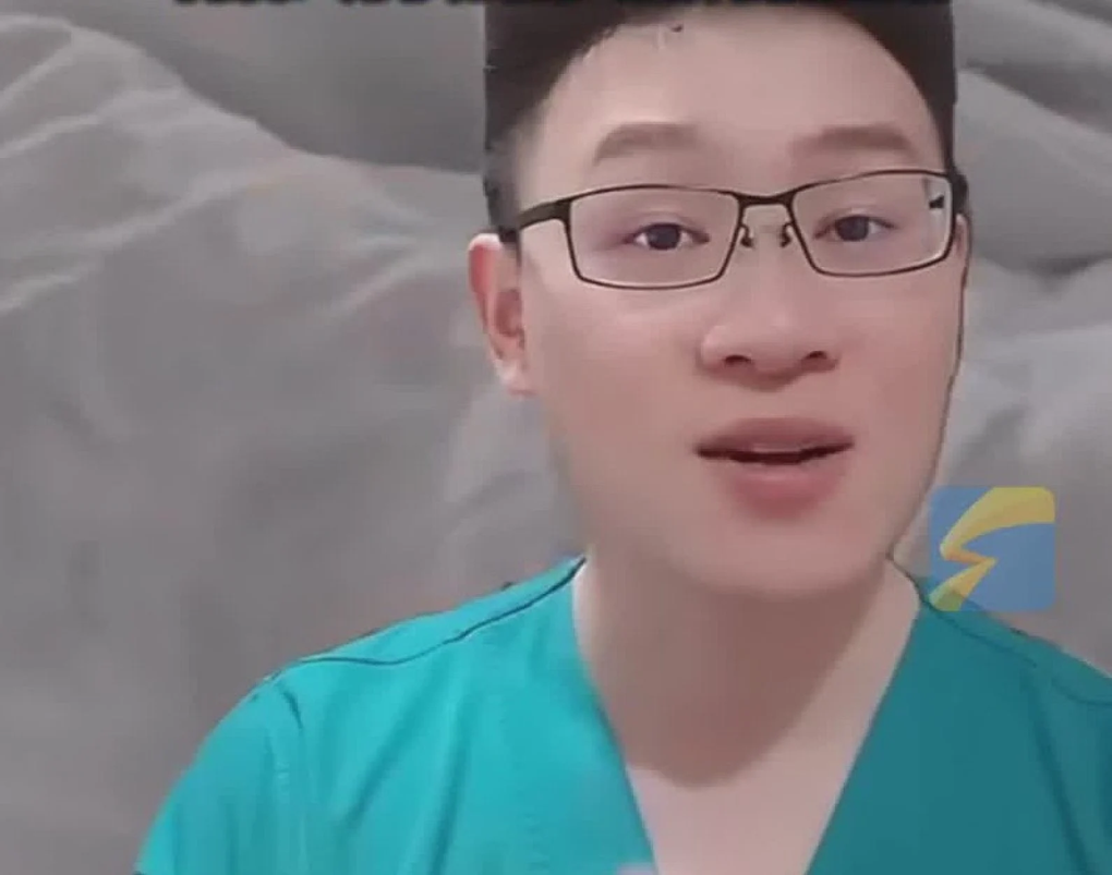 Bác sĩ gây sốt mạng khi khuyên phụ nữ mệt mỏi nên ngắm trai đẹp cơ bắp - 2