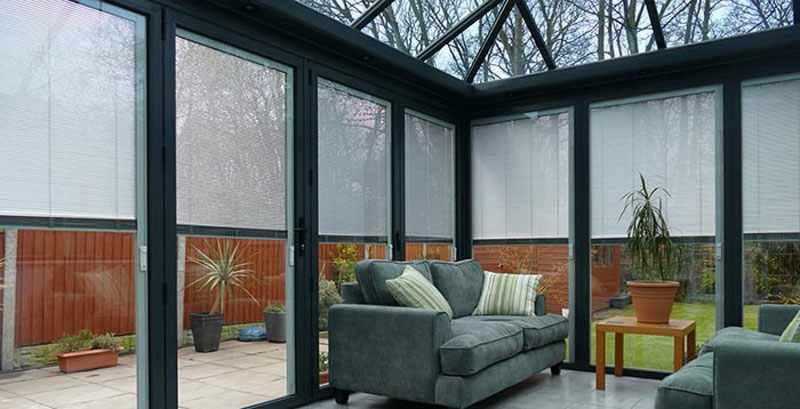 Vách kính hộp gắn rèm