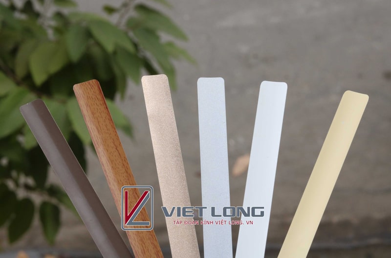 Bảng màu lá rèm kính hộp