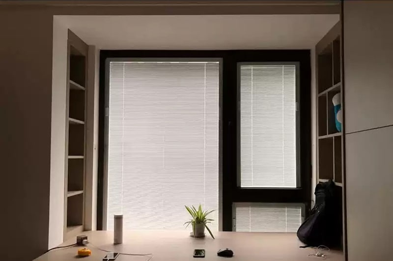 Cửa và vách kính hộp rèm