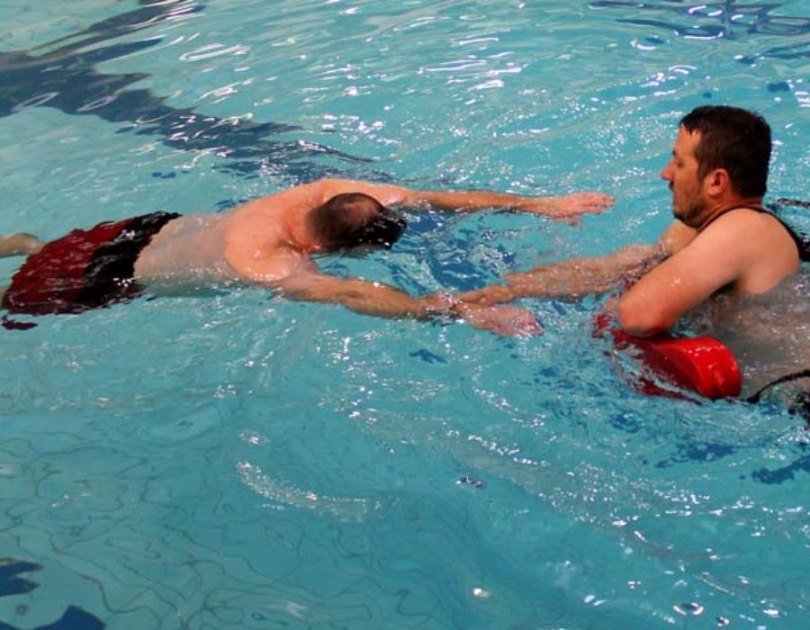 cach-ung-pho-khi-bi-duoi-nuoc-2