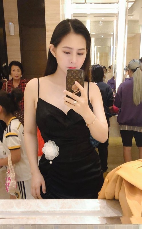 Yến Xôi tái xuất, khoe body 'nóng bỏng tay' trong bộ bikini