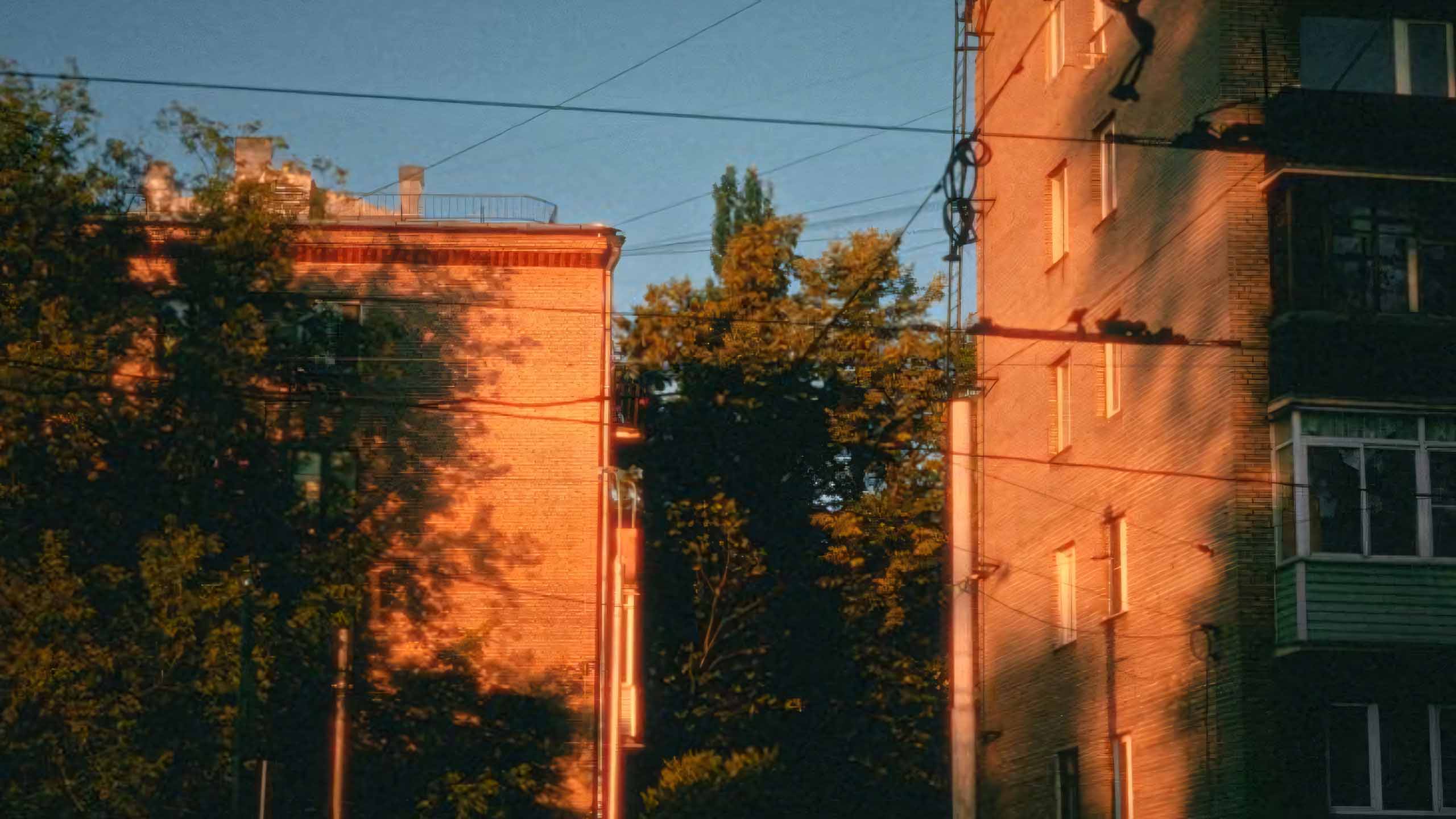 anh tam trang chill 2560px 1440px 2k 24