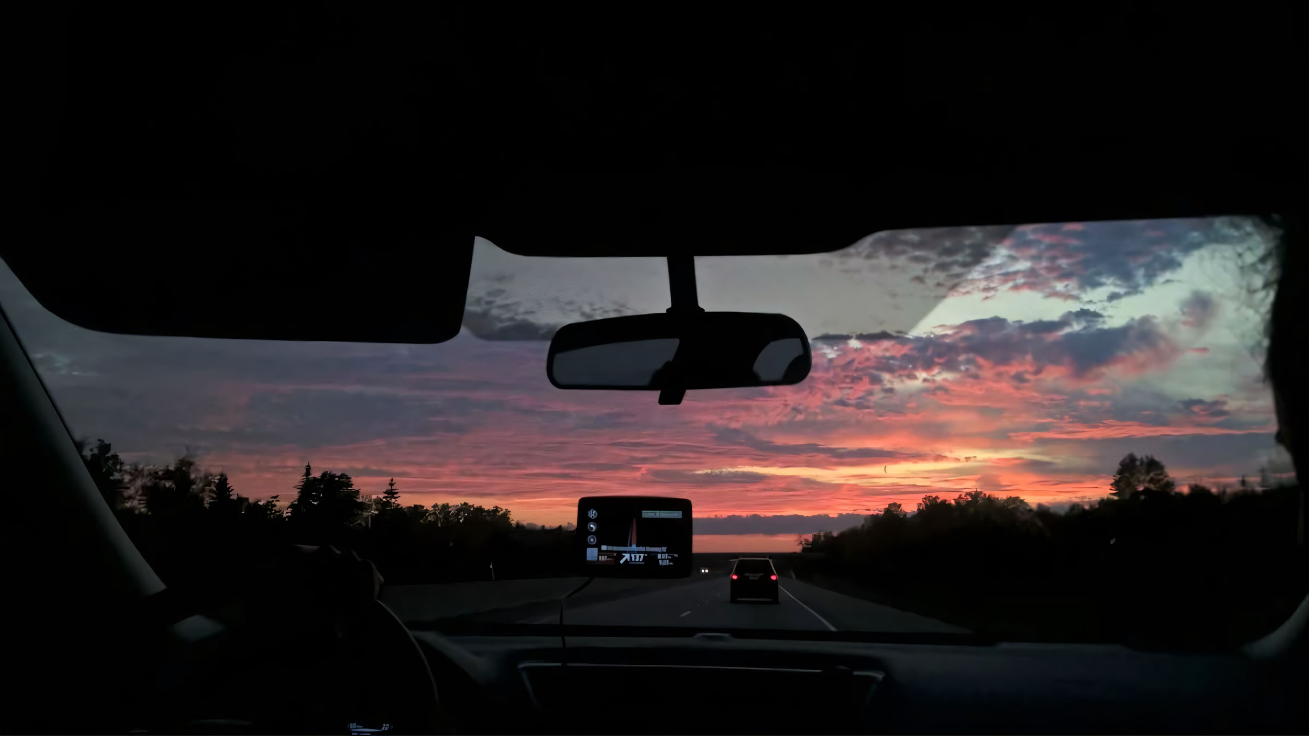 anh tam trang chill 2560px 1440px 2k 18