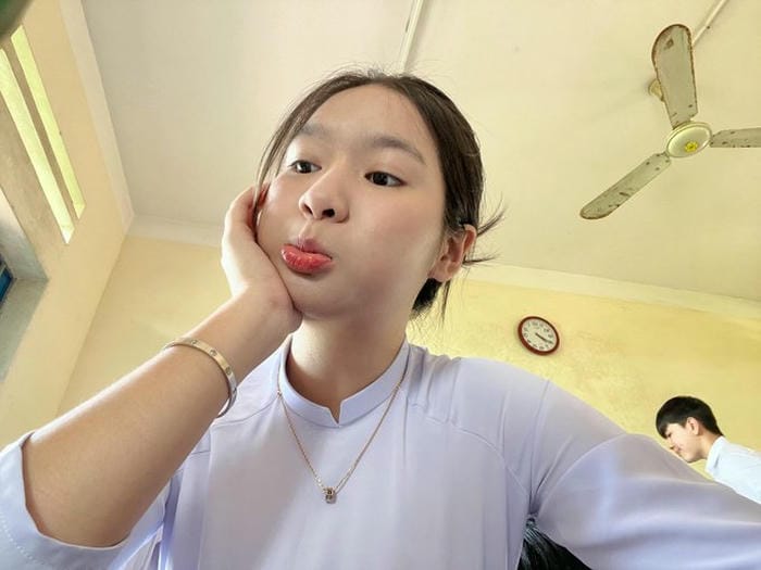 Ảnh gái xinh k9 làm trò cute